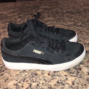 Women’s size 6 black Pumas